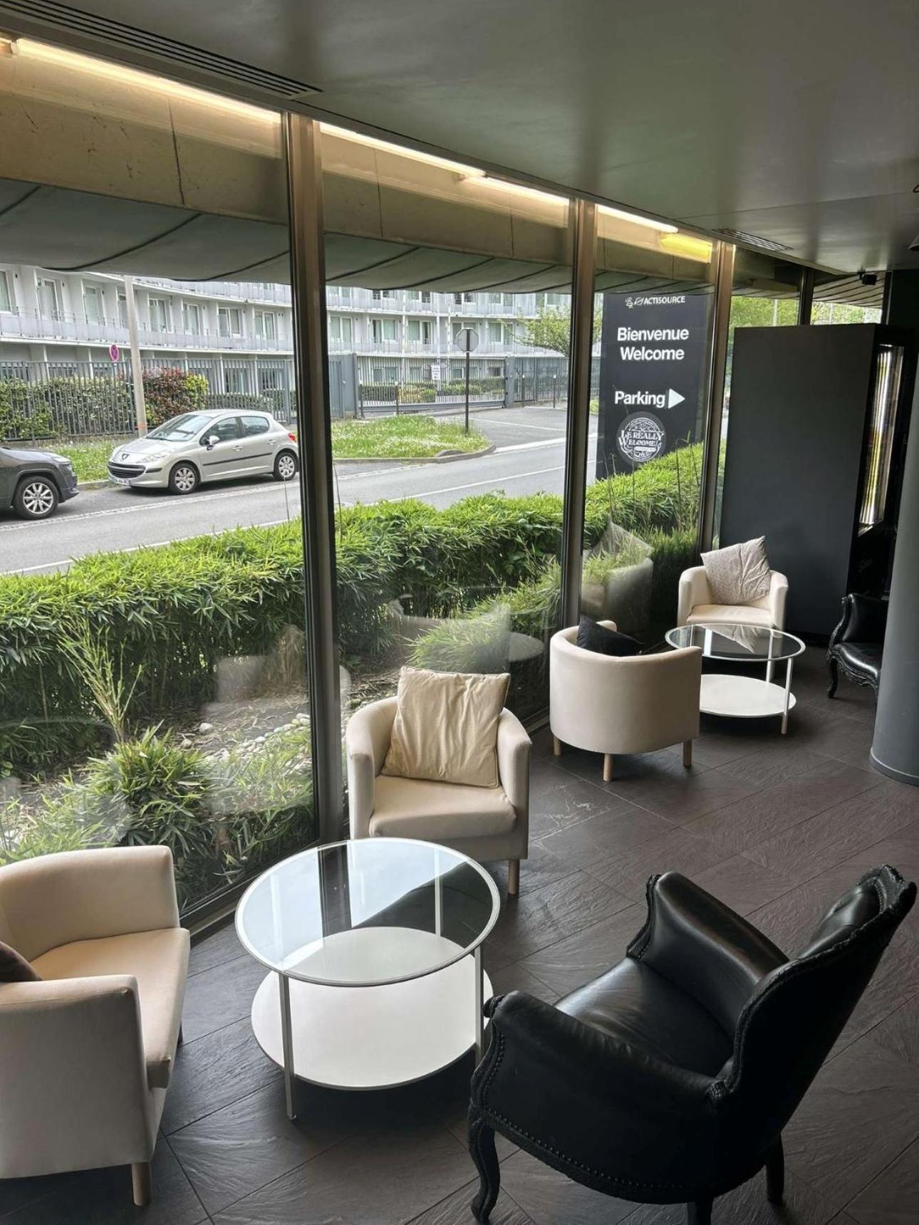 Standing Hotel Suites By Actisource Roissy-en-France Exterior photo