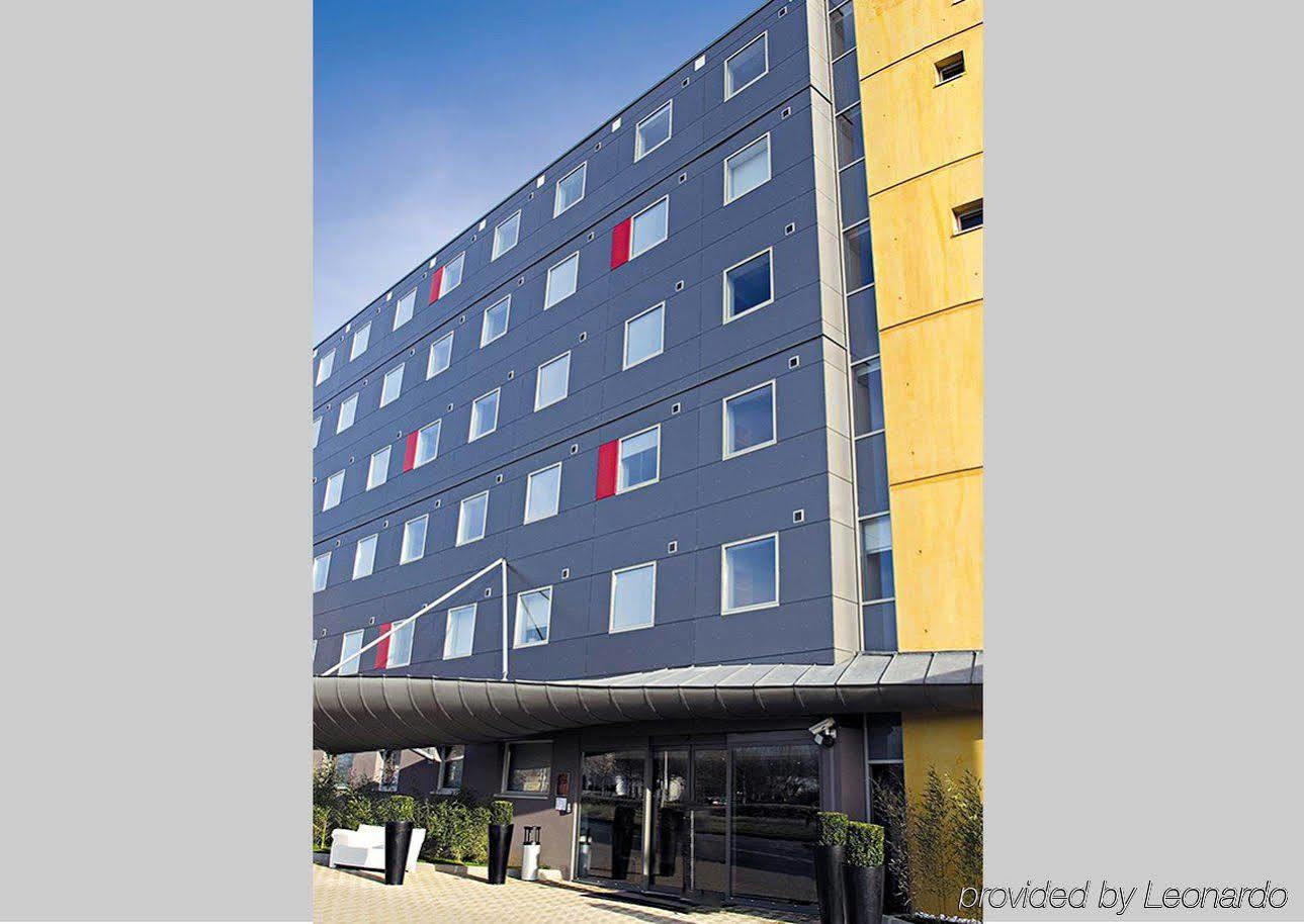 Standing Hotel Suites By Actisource Roissy-en-France Exterior photo